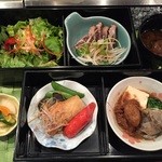 Seseragi Dainingu Kazuna - ランチに食べた、1000円の弁当
                        でも 消費税 内か外かは不明！？
                        ランチパスポートだと540円！