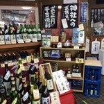 今西酒造 - 店内は日本酒が並びます。
