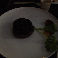 TWO ROOMS - ステーキ 途中からテラス席に移ったら、暗すぎて写真がこんなことに…