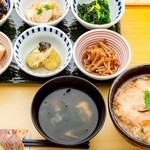 Kyousaiminomura - 「ランチ」湯葉丼セット　1,000円　選べる小鉢6種類、湯葉丼、味噌汁