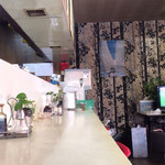 洋食 バルン - なが〜いカウンター