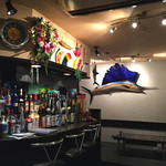 Fudo Ba Kaisui - テーブル席は居酒屋、カウンターはバーの雰囲気