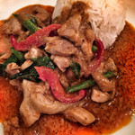 マラッカバー - 鶏肉のレッドカレー炒めとごはん