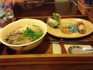 モノカフェ ワヲン - フォーボートレー 牛肉のフォー