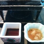 京都 福ろく寿 - 醤油ベースのタレとポン酢に大根おろしの二種類♪