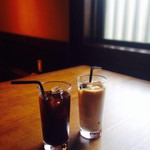 狸穴 Cafe - アイスコーヒーとアイスカフェラテ