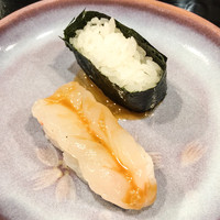 金寿司 - 増毛の牡丹海老に海老味噌醤油をかけてあります。