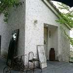 カフェ ド ハナエ - ギャラリー入口。