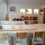 カフェ ド ハナエ - 店内カウンター。