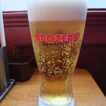 ブラザーズ - オリジナルグラスでビール