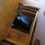 青い空 - 屋根裏階段　上から