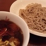 ビーダブリュー カフェ - 蛤と春キャベツのピリ辛つけそば（2015年04月）