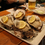 能登の夜市 - 岩牡蠣。