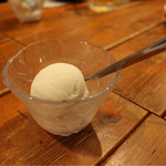 能登の夜市 - 塩アイス。不思議にやみつき、塩アイス。最後の〆に最高！