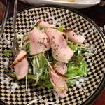 ラボラトリバーアンドレストラン - 上林鶏ローストサラダ 880円