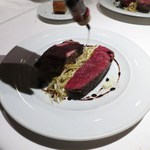 ヴィンチェロ - キントア豚とイチボのロースト
      　根セロリとチーズのサラダ