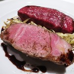 ヴィンチェロ - キントア豚とイチボのロースト
      　根セロリとチーズのサラダ