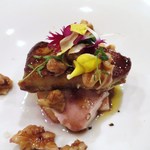 Mon Petit Cochon Rose - フォアグラのポワレ
        リンゴと鶏のサラダ
        くるみとハチミツのソース