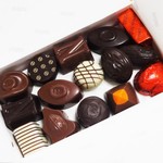 Neuhaus - チョコレート工場のショップで販売されているお値打ちなセットです。画像のトレーが３段になっています。2014.12.29
