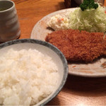 とんかつ かつせい - ロースかつ定食。これしか残っていなかった…