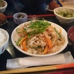 沖縄料理 新垣家 - 日替わりランチセット