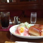 神戸舘 - いただいたのは、ホットドッグのモーニングセット650円です