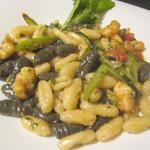 トラットリア ダイ パエサーニ - 2色の自家製カヴァテッリ　海老とアスパラのソース（ハーフ）　￥850