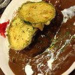 タツヤ食堂 - ハンバーグカレーズッキーニのせ