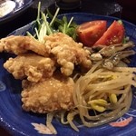 Matsutomiyakotobuki - 鶏胸肉の唐揚げ…一巡目は冷めてて美味しくなかったけど、揚げたてが出てきたのでおかわりしました…
                      ドレッシングかけて丁度良い感じ✨
