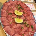 やきにく ホルモン 壱番 - これで2人前・・