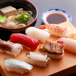 Hikohachi - 昼の限定5食 、寿司とうどん
