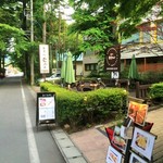 平成軽井澤食堂 - お店の前の通りの様子