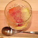 まき村 - 宮崎産マンゴーとグレープフルーツ、メロン、苺
      アングレーズソースとミントジュレ