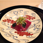 まき村 - 向２:勝浦産鰹挟み造りの葛胡椒醤油