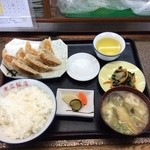 Suehiro hanten - 餃子定食:7個