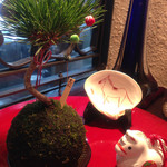 くいしんぼー山中 - 2014年１月年始に訪れた際のもの。小さな盆栽が可愛い。親父さんの御手並。