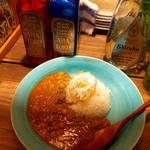 Gatito - 豆カレー（ハーフ）。挽肉たっぷりキーマ仕様。スパイスの香り高く、これはカレー屋さんが開けます