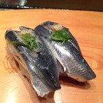 鮨 千寿 - 珍しい 鰯の握り
      新鮮なので、全く臭み無し