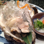 鮨 千寿 - 大きな岩ガキ
      つるーん♪