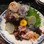 鮨 千寿 - こりこり のサザエのお造り
      磯の香りも美味しい