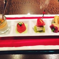 遊心美膳 高木 - 右からサーモンパテ、生ハムトマト豆腐チーズ、トマトのジュレ、うにと玉ねぎ