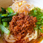 めだかタンタン - オリジナルペッパーon the 汁なし担々麺★四色のペッパーに産地が違う山椒をブレントしたという「超」こだわりペッパー！　担々麺にも麻婆豆腐にも合うようです！【2015年6月25日撮影】