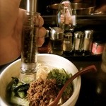 めだかタンタン - オリジナルペッパーをシャカシャカ降ってねとあるので、カシャカシャふりますよぉ〜（＾＾）／【2015年6月25日撮影】