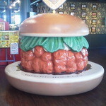 地物産品料理処根ぼっけ - ラッキーピエロの巨大ハンバーガー