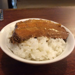 富山ブラックラーメンだらんま - 肉 on the rice