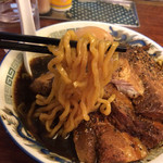 富山ブラックラーメンだらんま - 麺リフト