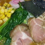 ラーメン歓 - 味噌部長￥900+大盛￥100（麺固め）具たち