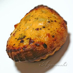 ミドリマツベーカリー - じゃがいもとチーズのパイみたいなの