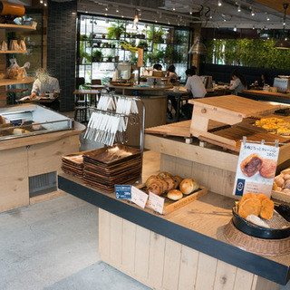 アールベイカー インスパイアード バイ コート ロザリアン_2