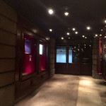 マキシム・ド・パリ　バールーム - ソニービル地下3階の廊下。